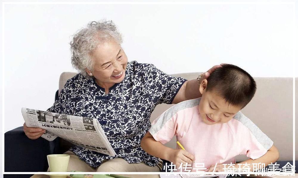 外公|明明是外婆带大的孩子,为啥跟奶奶更亲?几个原因父母要知道