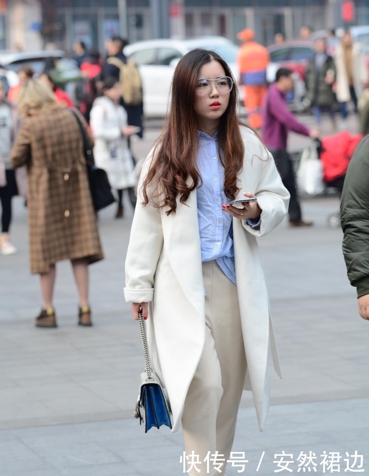 街拍:漂亮迷人的小姐姐,是繁华街头最美丽的风景!