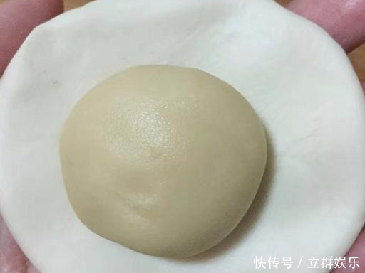 早餐饼最好吃又简单做法,1碗面粉,开水一烫,15分钟做好出锅