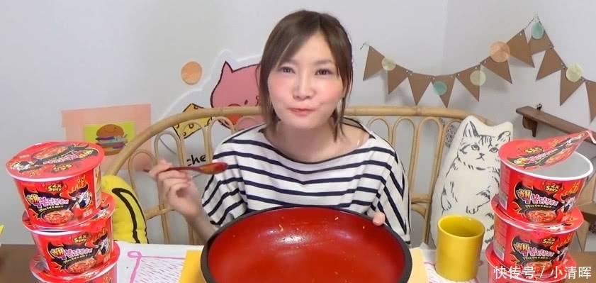 模仿|日本小姐姐模仿大胃王密子君,吃下10斤火鸡面,结果让人尴尬了