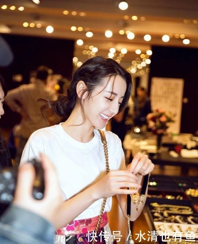 麻花辫|女人别再披头散发了,很显老!今年流行这5种发型,减龄显脸小