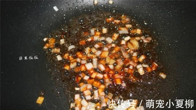 大葱|这两种食材是绝配，一香一鲜，简单一炒，比肉还好吃