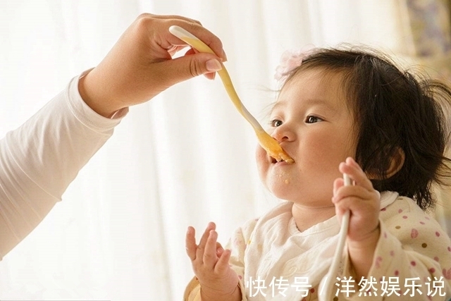 宝妈|孩子什么时候学吃饭比较好不是6个月,可惜很多宝妈弄错了