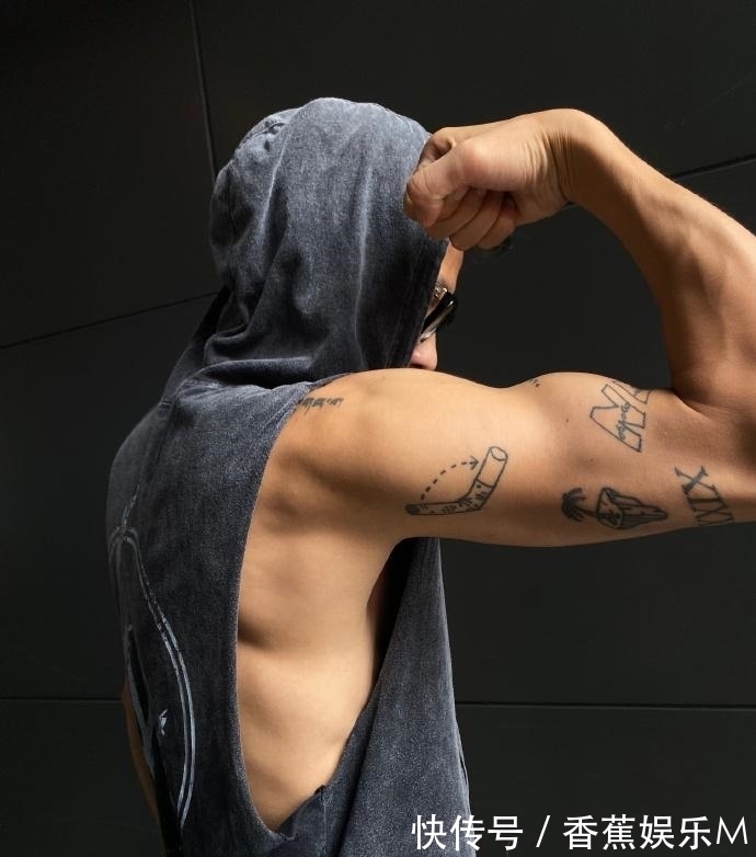 健身房|31岁的平面模特,络腮胡尽显男性魅力,撸铁打造满身肌肉帅气逼人!