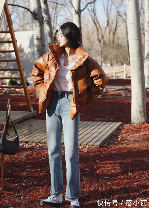时髦 冬日“羽绒服”不用买多,学会搭配下装才是关键,不费力就很时髦