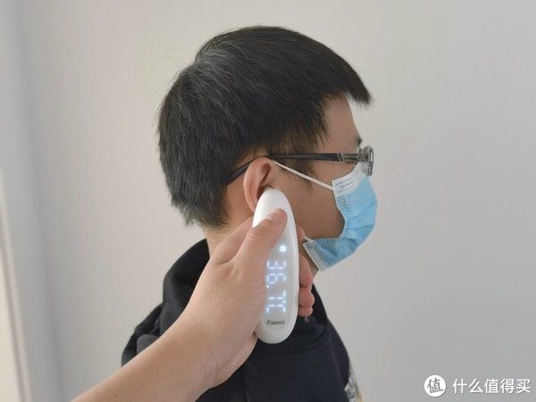 后疫情时代，家庭必备，凡米发光耳温计