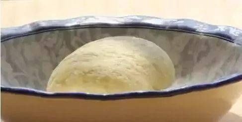 1个鸡蛋，半斤面粉，不用一滴油，试试这样做一次，一大盘不够吃