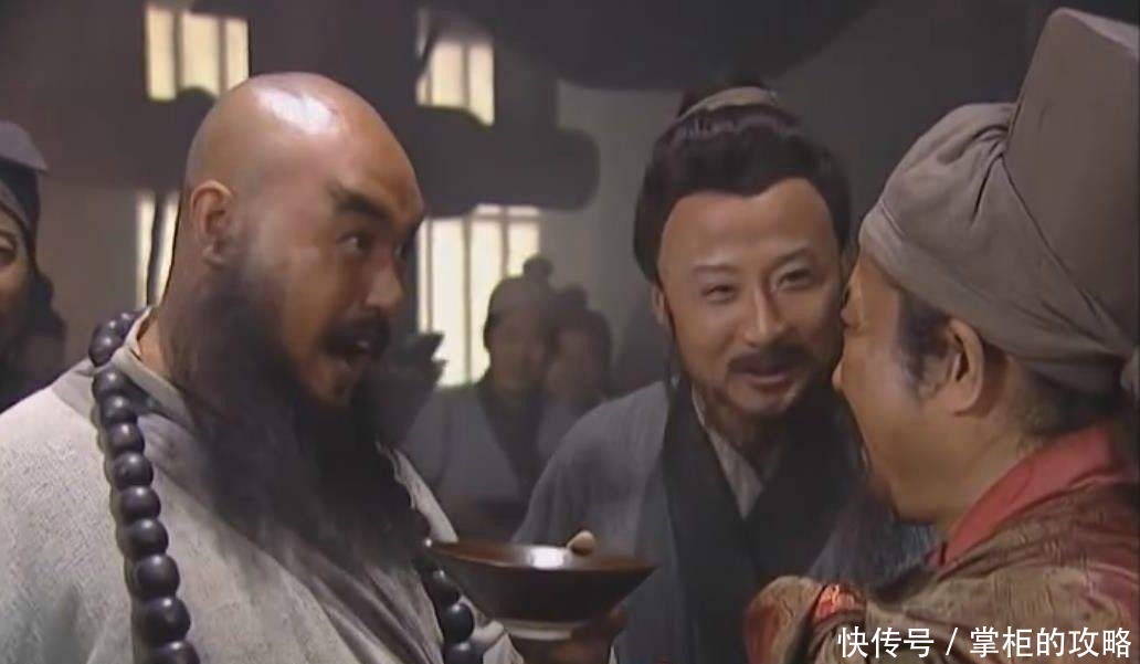 水浒传中,皇帝上朝时,为何要有人甩鞭响三下!