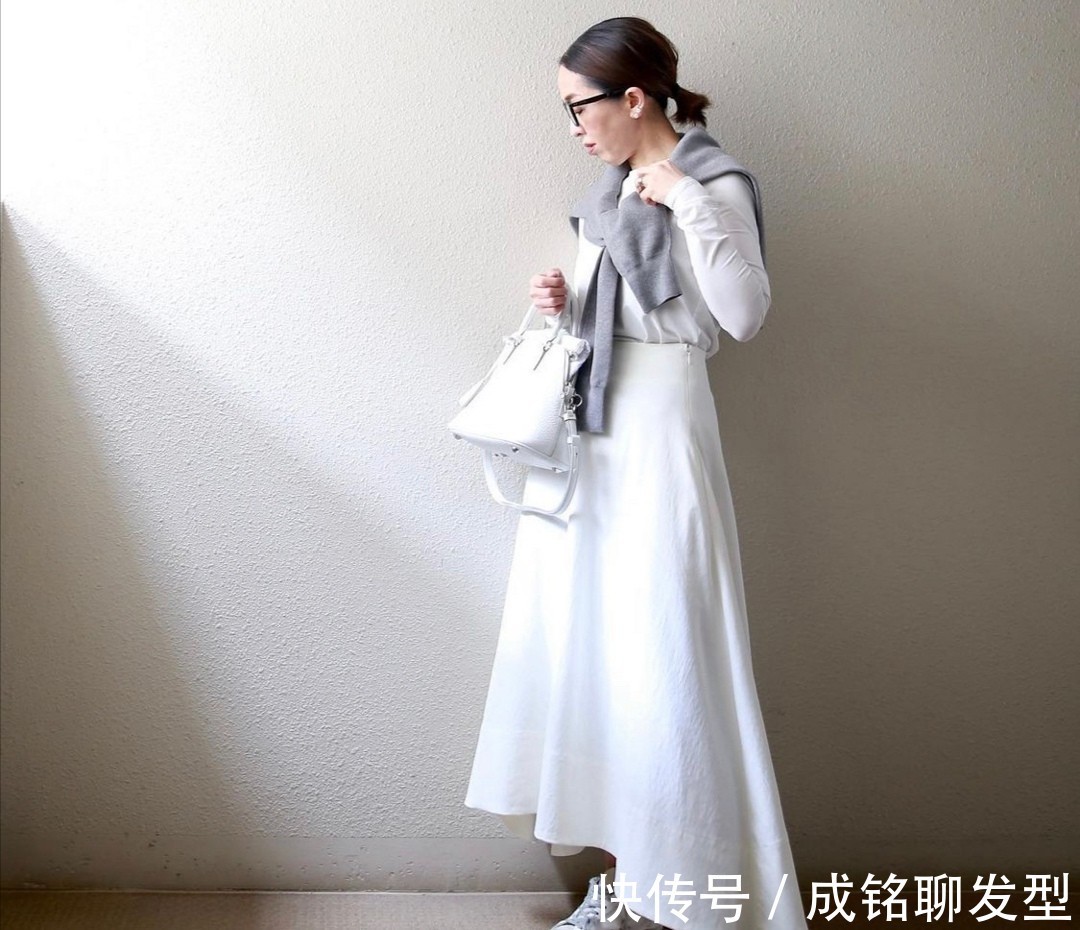 穿搭|年过六十还是少穿大红大绿,不仅显黑还显土气,这样搭配洋气减龄