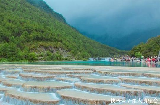 从未有人登顶的玉龙雪山，山上常年都有雪，还被纳西族人称为神山