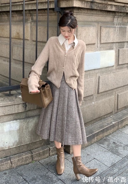 韩系|秋天想穿得时髦不费力?建议参考韩系小姐姐的造型,温柔有质感