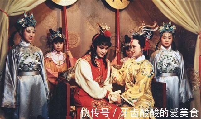 元春@细节露端倪:端阳节赐礼,元春只给黛玉挑选礼物,根本没理会宝钗