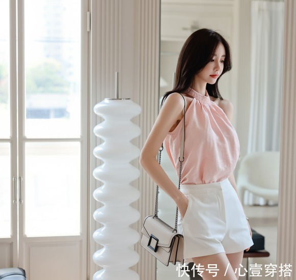 包臀裙|女神孙允珠高清时尚搭配：草莓桂叶炎夏折叠挂领包臀裙