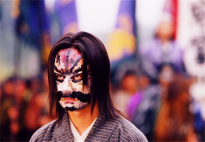 游坦之和林平之,这两位难兄难弟的人生之路为何如此不平不坦?