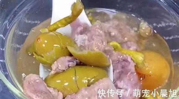 青榄|平时多给家里的“顶梁柱”喝这汤,几样食材简单一煲,润喉又下火
