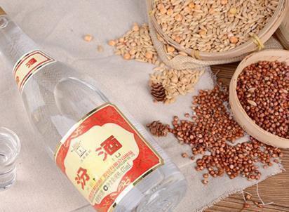 性价比|超市不起眼的4种白酒,虽价格便宜,包装简陋,其实都是纯粮好酒