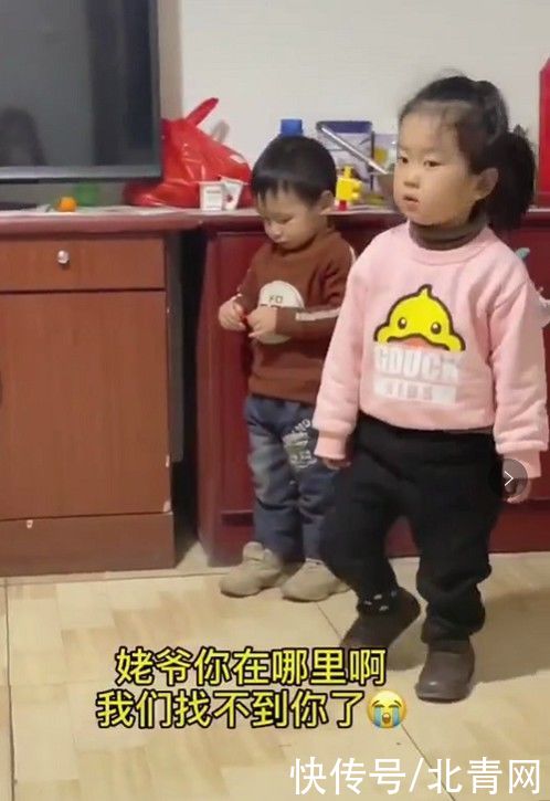 笑岔气！青岛67岁老人玩捉迷藏，披上花棉袄飞檐走壁！最后藏到了这里…