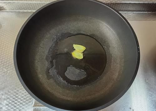  清甜虾仁豆腐汤，简单调味也是美味，虾仁鲜，豆腐嫩！