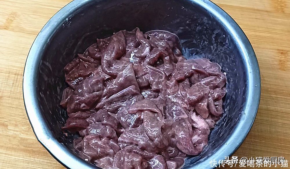 小猫教你这么做“鱼香猪肝”,做出来口感滑嫩,味道香鲜,特好吃