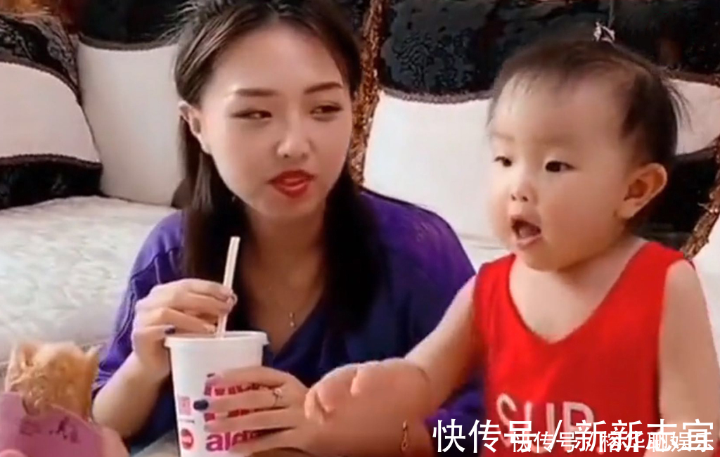 孩子|爸爸只喂妈妈东西吃,闺女的眼神透着杀气,小棉袄生起气来可爱