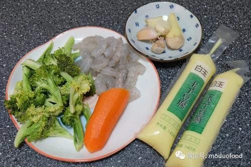  家里有老人和孩子，年夜饭推荐这道菜，做法简单营养好，清爽鲜嫩