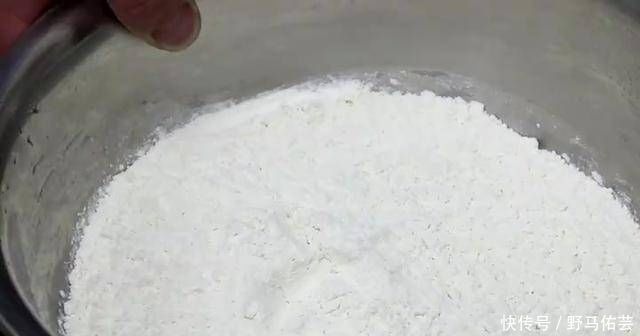 1斤面粉6个鸡蛋,不煎不炸,教你懒人面包做法,出锅简直不要太香