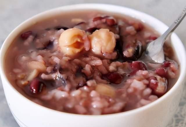 初春,早餐要多吃的食材,煮成粥祛湿降春燥,我家隔三差五吃