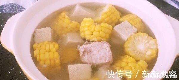 汤汁|不管炖什么骨头汤，都别直接加水炖，多加这1步，汤汁浓白似牛奶！