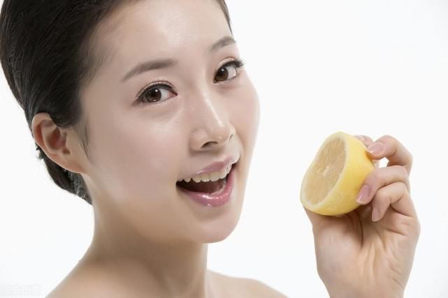 想追求极简生活，少买护肤品，又怕不用护肤品出现问题，怎么办？