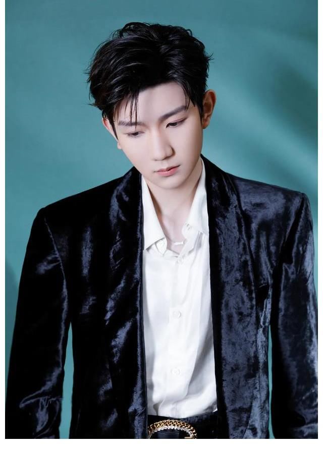 王源20岁,打造夏日神专连上多档爆款综艺,影响力国民度再登高峰