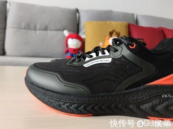 下雨天 361度爆沫雨屏不到两百元的防水好鞋 爆米花中底又软又弹