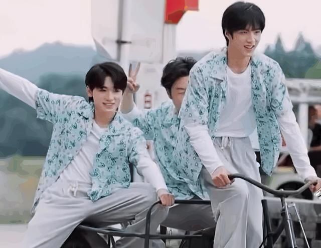 阿姨|宋亞軒悄悄拔阿姨的蔥，劉耀文立馬告狀，說的話讓小宋不敢吃蔥