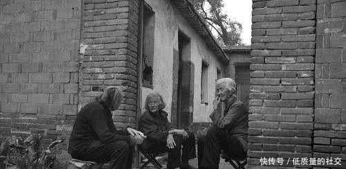 简单|古人言“宁可试人棺,莫穿他人鞋”,很多人不明白,其实道理简单