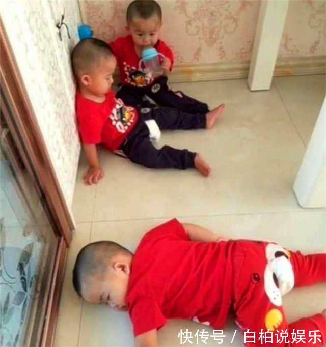 小茹|母亲让三胞胎独自玩耍,好久没有听到嘈杂声,出来一看心痛起来