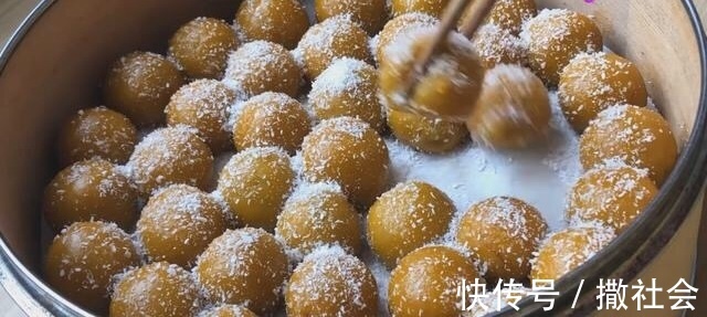 2个鸡蛋，一块南瓜，不用面粉，做家人爱吃的丸子，好吃不上火