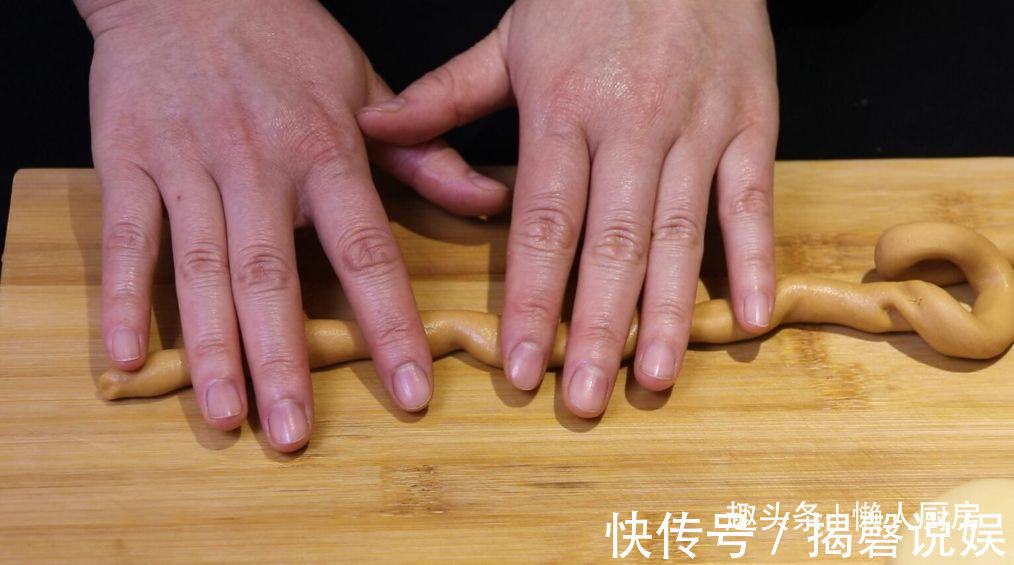 黄油|花生酱不只是调味品，配上面粉做的花生酥，一口一个吃着太香了