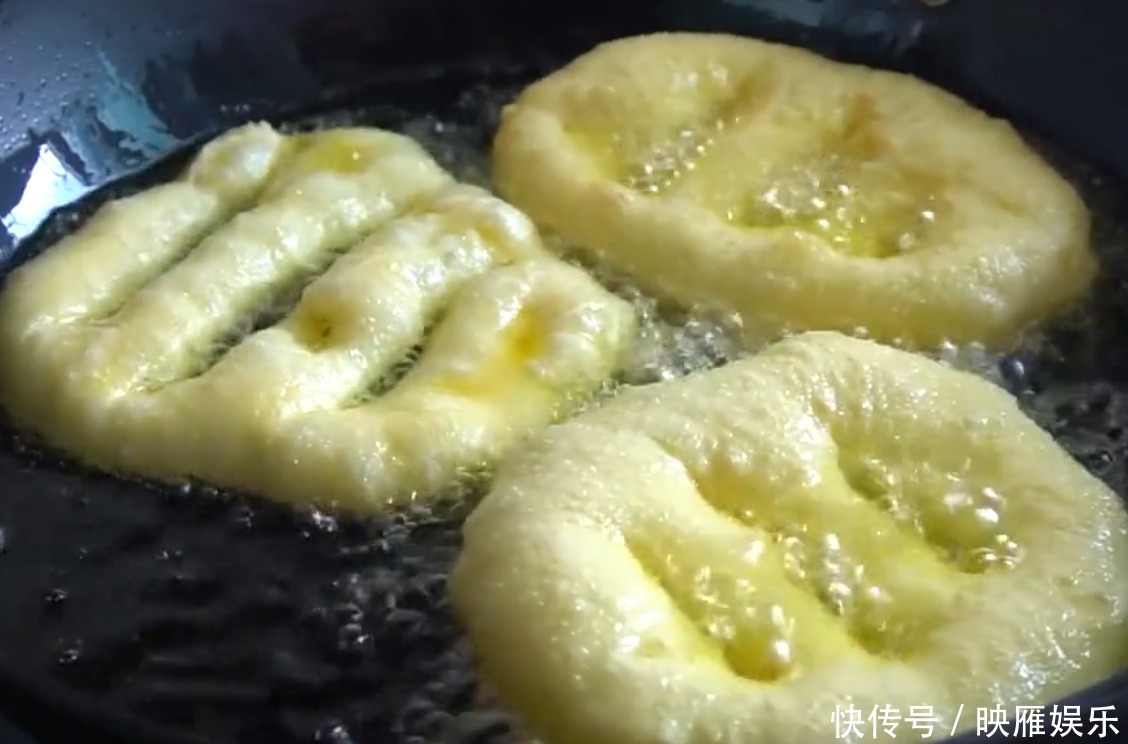1分钟学会经典早餐“油饼”,做法简单,外酥里嫩又空心,超好吃
