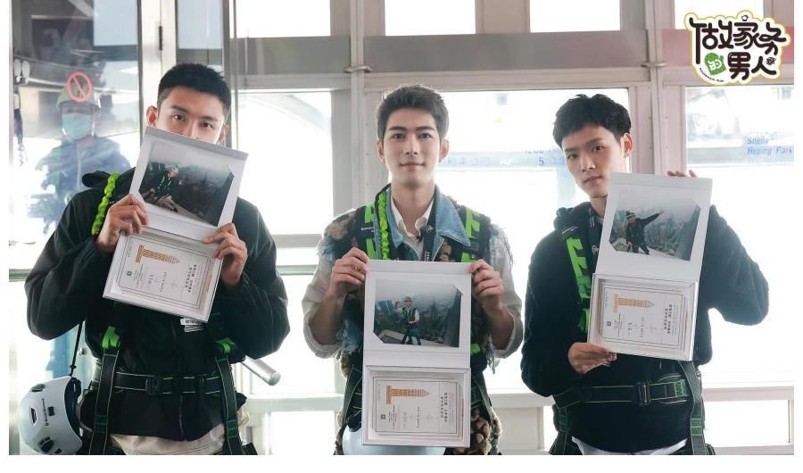 爱奇艺《做家务的男人》第三季李沁送大礼 黄景瑜穿美少女围裙做早餐