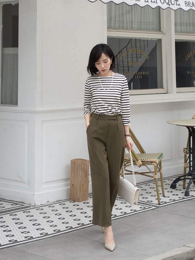 阔腿裤|入秋后不要瞎打扮,今年流行“条纹针织开衫+直筒裤”,显瘦洋气
