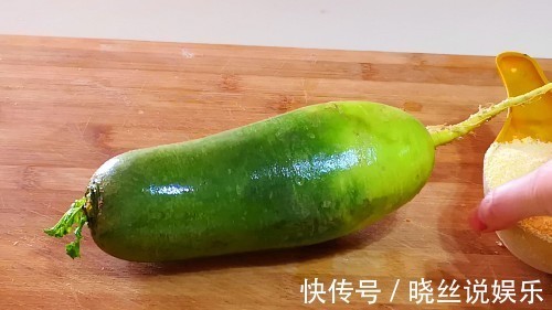 玉米面与萝卜最相配，转一转搅一搅，营养真不少，出锅满屋香