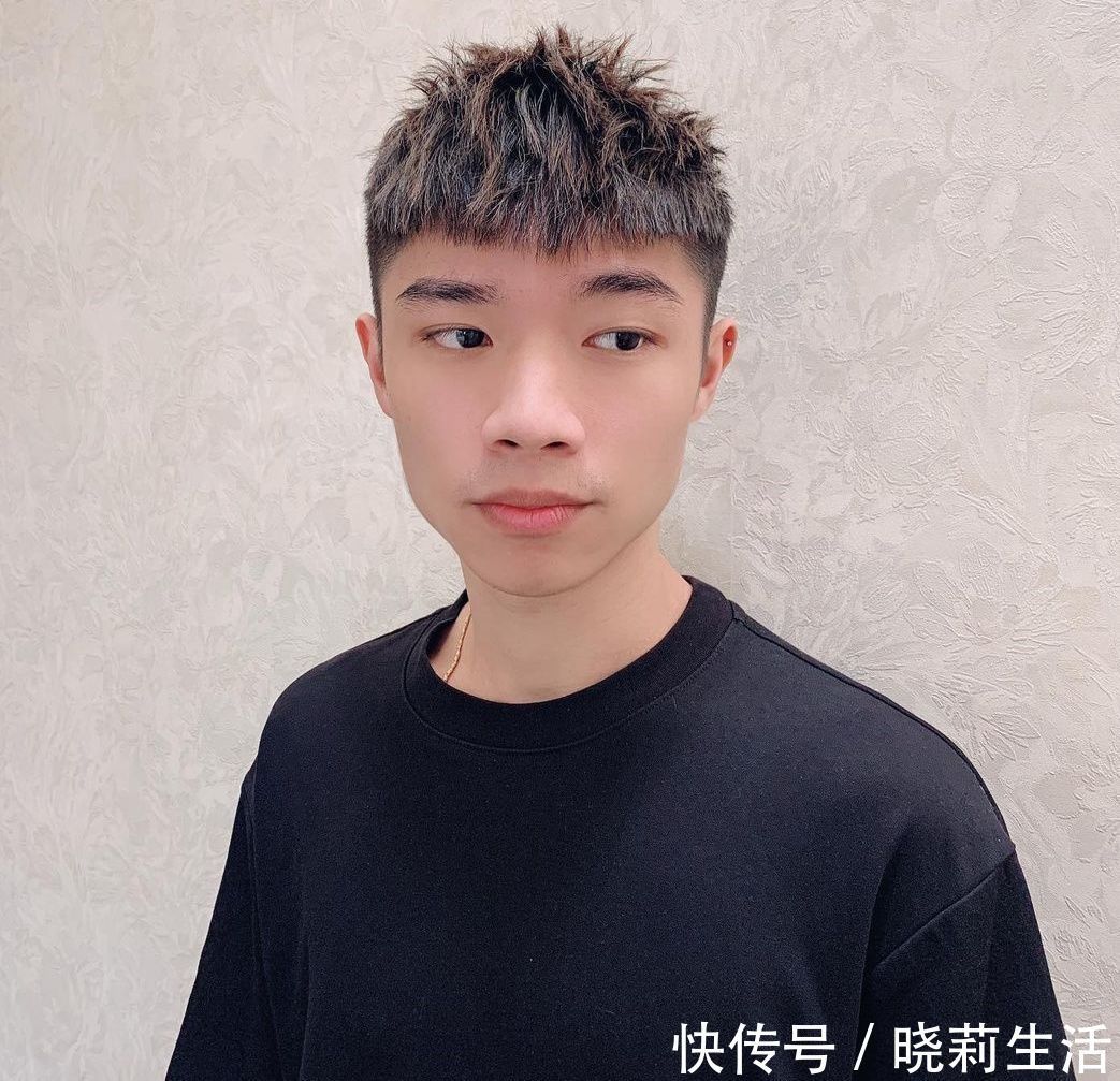 男发|男发不管怎么剪,还是“两边铲短”比较好看,这些发型帅气值得剪