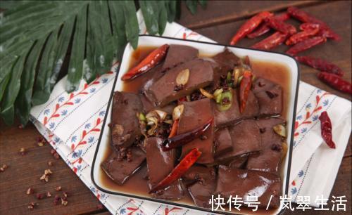 大厨|炒猪血别直接下锅,大厨:多做1步,猪血嫩滑不易散,还没腥味
