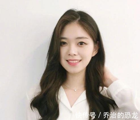 脸型 想拥有女神级偏分发型，不要忘记做这两件事，修饰脸型更有高级感！