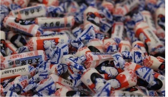 小学生|5种小学生的“土豪零食”,图1大学生也爱吃,吃过4种就是王者