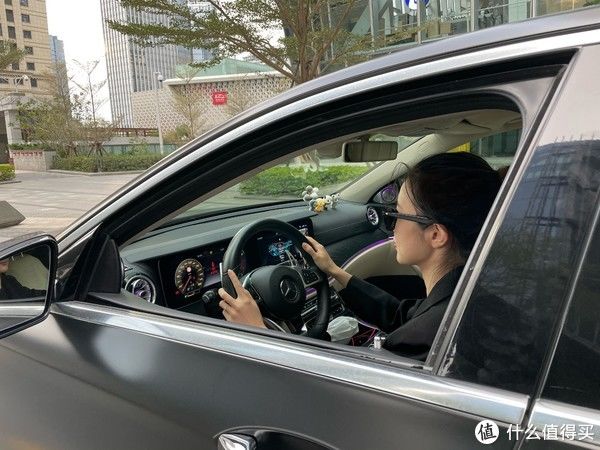 奔驰|90后打工人EDC，20+凭什么开奔驰