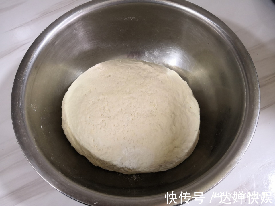 蒸包子,此调馅法30年我都没换过,老好吃了,比肉包子还抢手