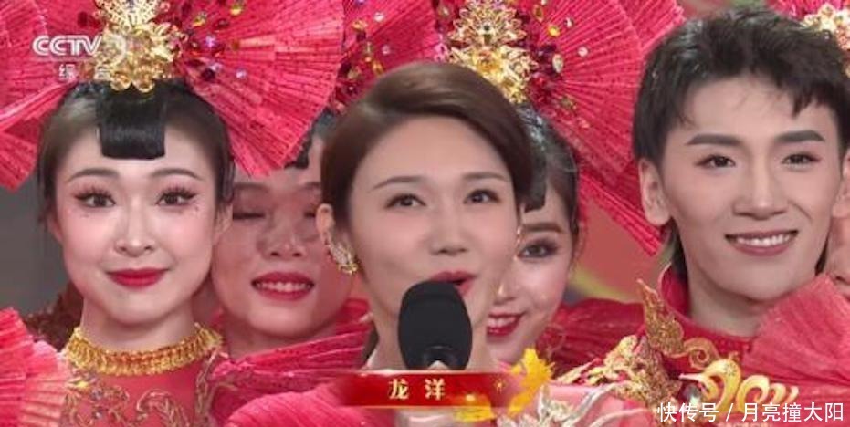 央视|龙洋接替董卿主持《诗词大会》,主持春晚有口误,仍为央视添彩