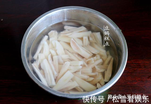 芹菜段|清炒莲藕时,记得多加这2样蔬菜,爽口更下饭