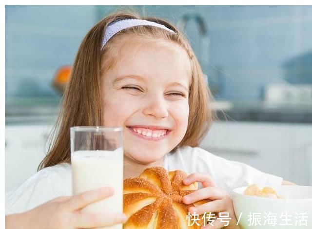 一日三餐|“宝宝乖,再吃一口”,家长自以为是爱,对孩子来讲却是一种伤害