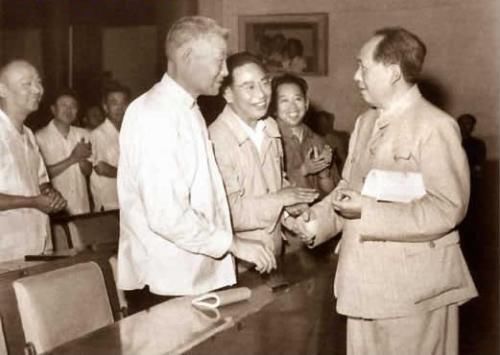 海军|毛主席去萧劲光家吃饭，特地说：让你爱人亲自炒几个菜